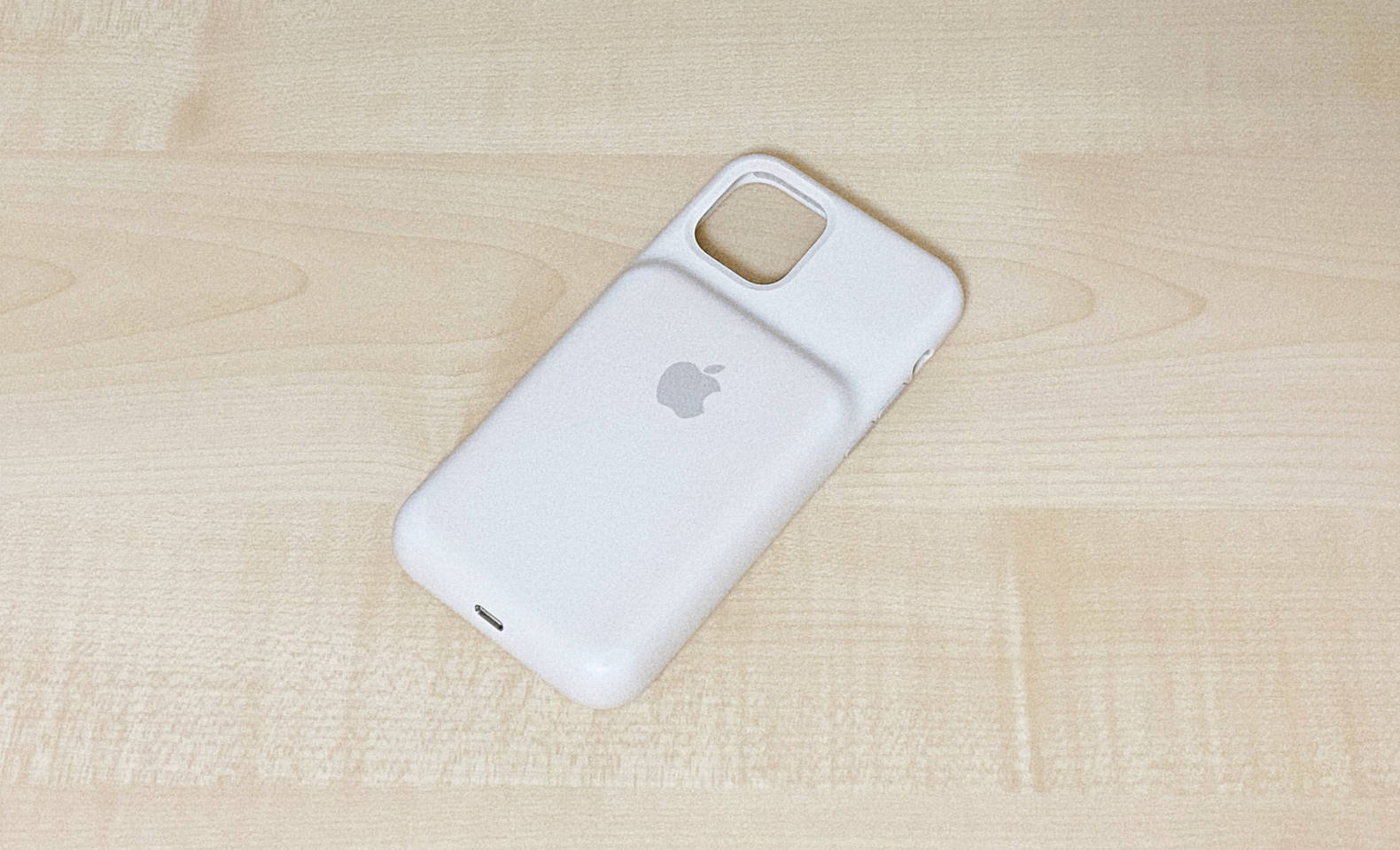 約1年半が経過したiPhone 11 Pro Smart Battery Case（ホワイト）