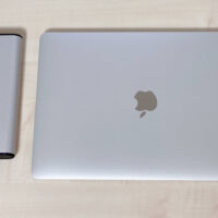 MacBook AirとHyperJuiceのモバイルバッテリー