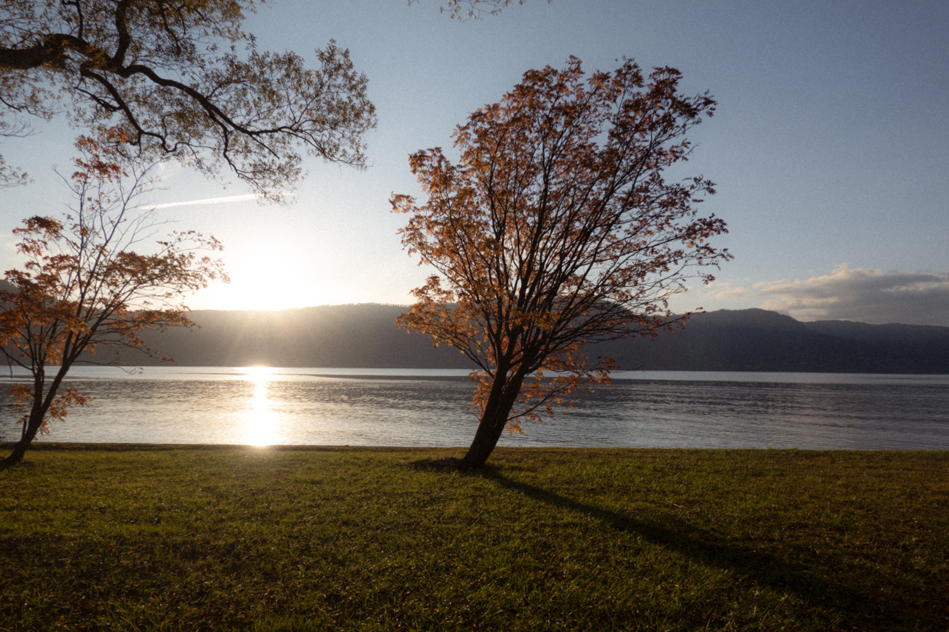 十和田湖と紅葉と夕日
