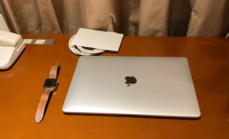 MacBook AirとApple Watch
