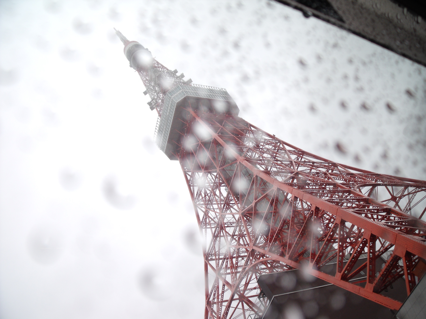 雨の東京タワー