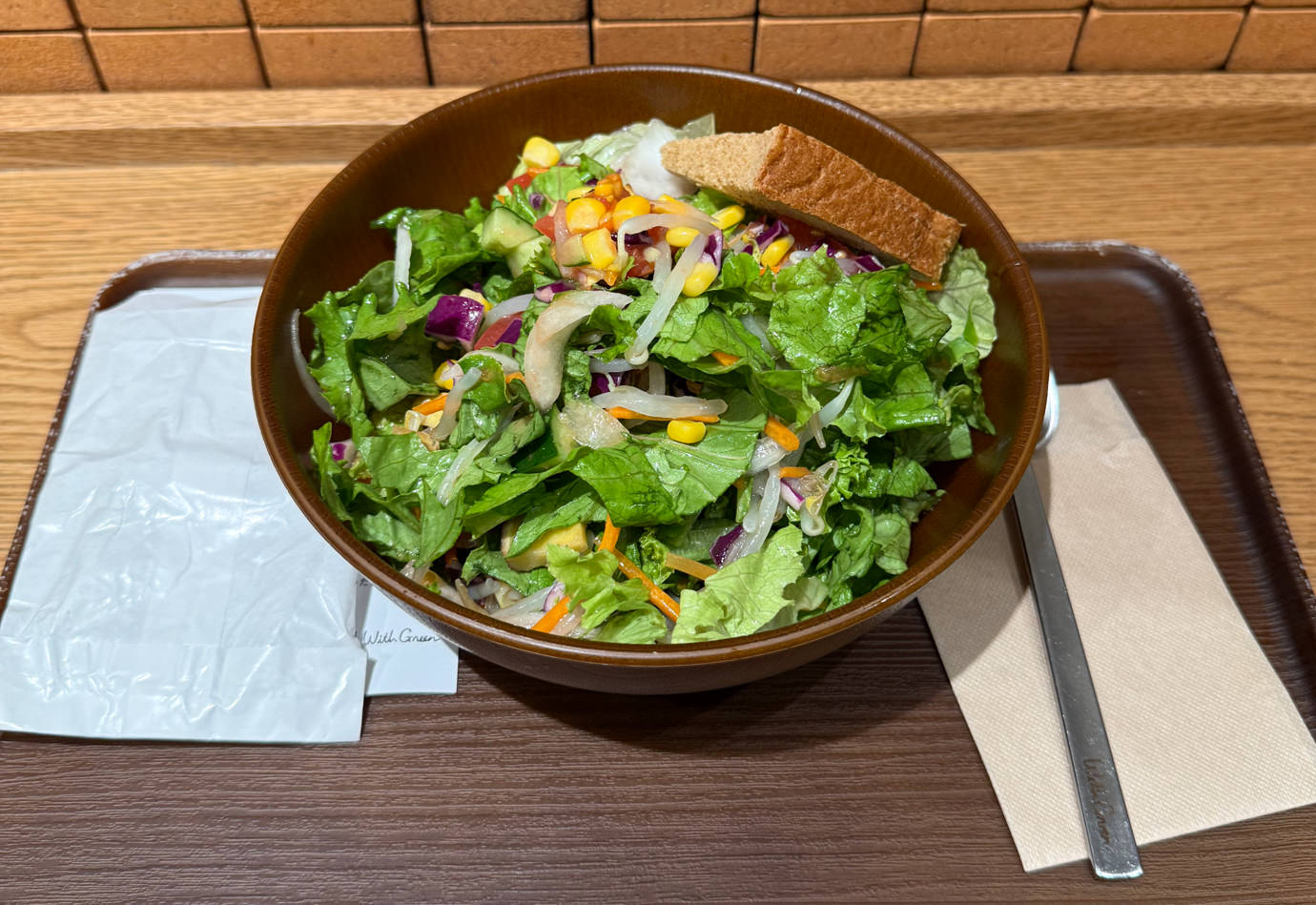 10種の野菜が入った1日分のまるごとサラダ