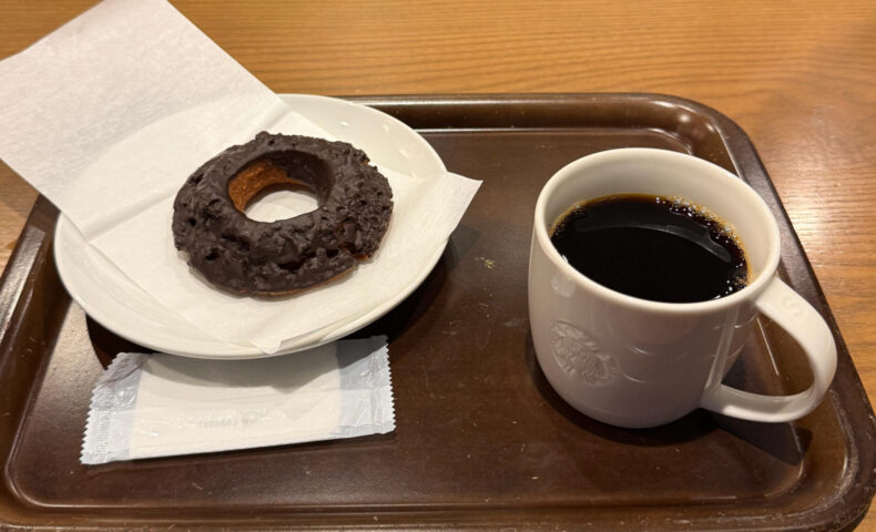 チョコドーナツとコーヒー
