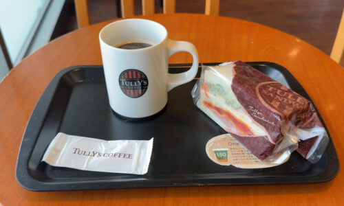 サンドイッチとコーヒー