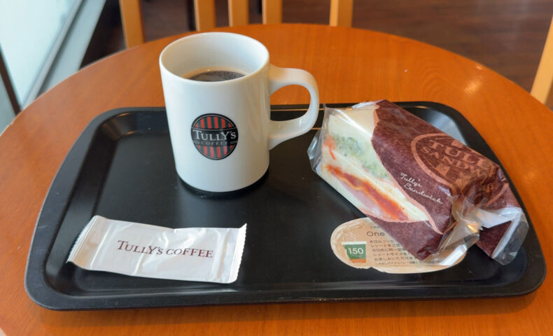 サンドイッチとコーヒー