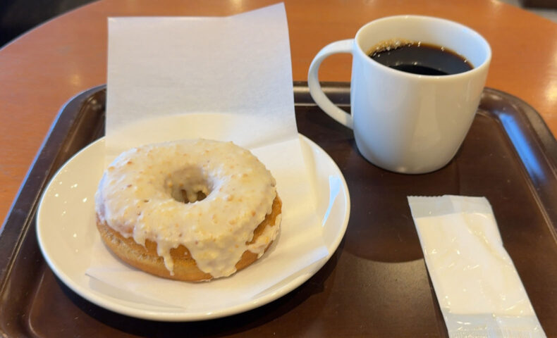 ホワイトチョコマカダミアドーナツ