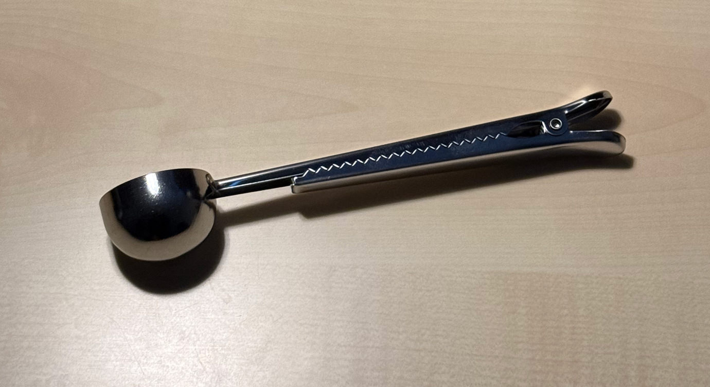クリップつきの計量スプーン