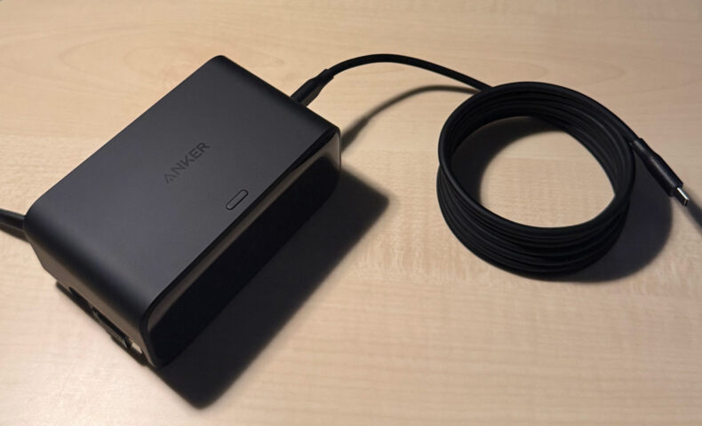 Anker Nano Charging StationとCIOの柔らかいスパイラルシリコンケーブル