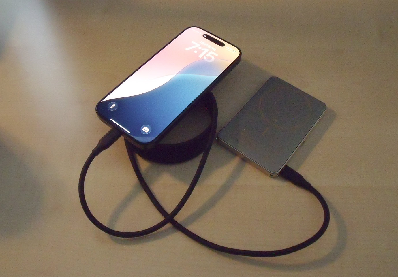 USB-Cケーブルで充電