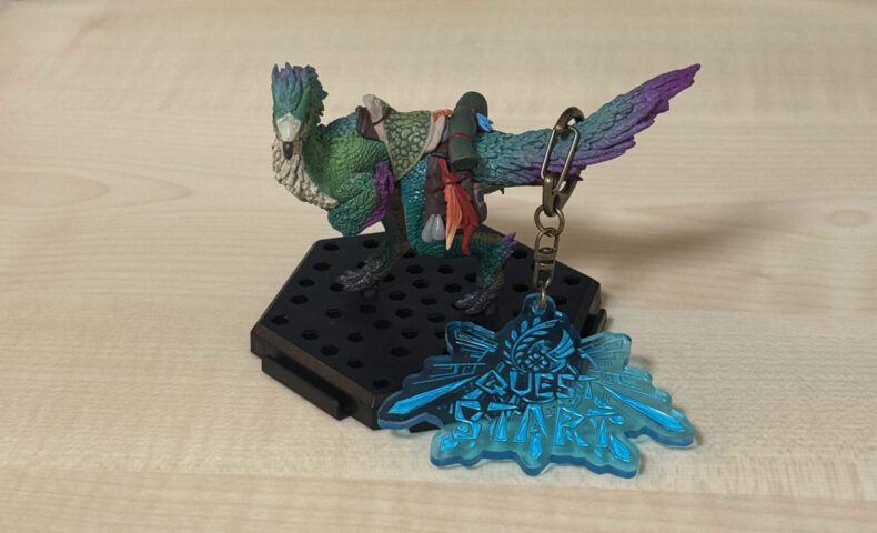 セクレトのフィギュアとQUEST STARTのリフレクターキーホルダー